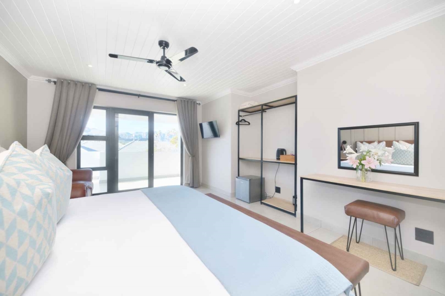 9 Bedroom Property for Sale in Westcliff Western Cape